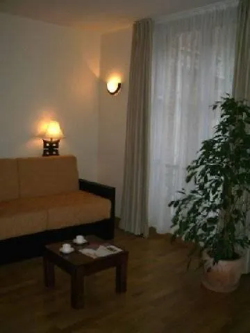 ホテル Valley Les Jardins Du Roy 3*
